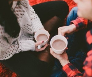 Vältä kiusallinen hiljaisuus treffeillä – lue listamme puheenaiheista!