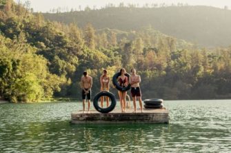 Täytyykö minun olla kaveri uuden deittini kavereiden kanssa?