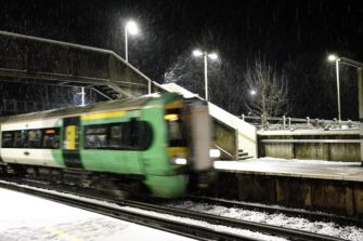 Lumikaaos = täydellinen flirttitilaisuus!