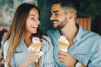 8 kysymystä jota et saa kysyä ensimmäisillä treffeillä!